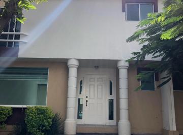 Casa en condominio de 3 habitaciones, Querétaro · Renta en Fraccionamiento Palmares