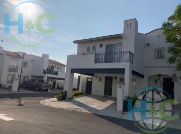 Casa · 150m² · 3 Recámaras · 2 Estacionamientos · Casa en Renta en Villa Toledo El Refugio Queretaro