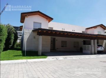 Casa · 290m² · 4 Recámaras · 2 Estacionamientos · Casa en Renta en Lomas del Campanario I Privada con Amenidades
