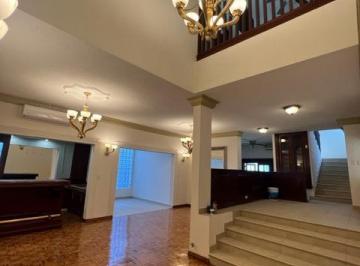 Casa · 350m² · 3 Recámaras · 4 Estacionamientos · Casa en Renta - Cumbres 5to Sector - Monterrey