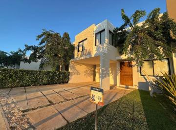 Casa · 160m² · 3 Recámaras · 2 Estacionamientos · Casa en Venta en Privada, Ciudad Caucel
