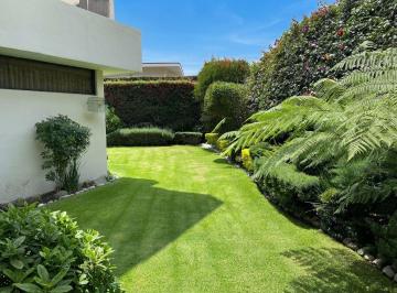 Casa de 3 habitaciones, Huixquilucan · Casa en Venta en Fuente de Las Rosas, Tecamachalco con Jardines, Privacidad y Vista Panorámica