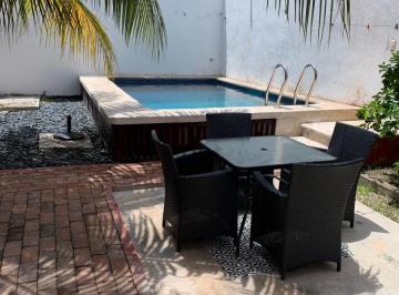 Casa de 3 habitaciones, Campeche · Casa en Venta en El Centro Histórico de Campeche, con Alberca.
