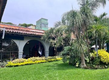 Casa · 591m² · 9 Recámaras · Casa Comercial en El Centro Histórico