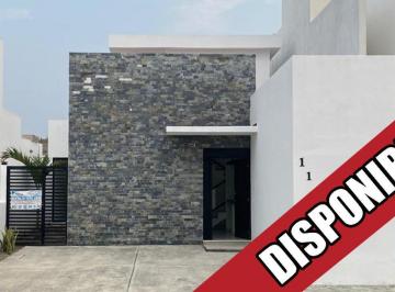 Casa · 3 Recámaras · 2 Estacionamientos · Casa en Renta con Habitación en Planta Baja, Seguridad 24 H, Áreas Verdes y Acceso Casa Club.