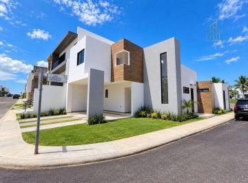 Casa · 145m² · 3 Recámaras · 2 Estacionamientos · Casa - Fraccionamiento Lomas de La Rioja
