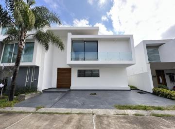 Casa Venta 312m² de 4 habitaciones · Casa en Venta en Villa Verona, Zapopan