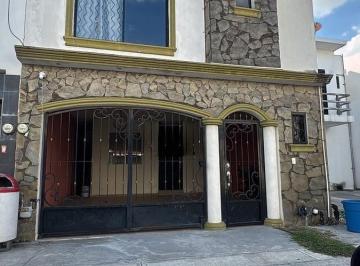 Casa · 140m² · 3 Recámaras · 2 Estacionamientos · Casa Amueblada en Renta en Las Hadas, Escobedo