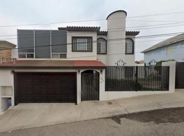 Casa de 4 habitaciones, Ensenada · Casa en Venta en Colonia Moderna en Ensenada, Baja California