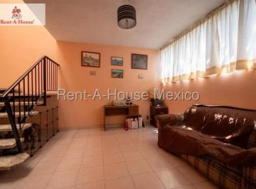 Casa · 236m² · 6 Recámaras · 3 Estacionamientos · Casa en Venta en Coyoacan, romero de Torreros Gis 27 - 1102.