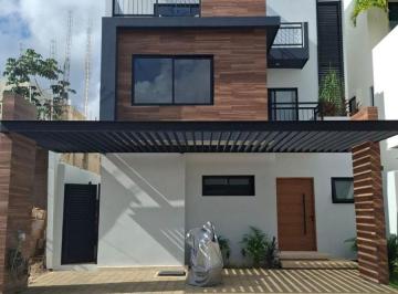 Casa de 4 habitaciones, Benito Juárez · Casa en Venta en Residencial, Cancún | 4 Recámaras | 3 Niveles | Alberca Privada