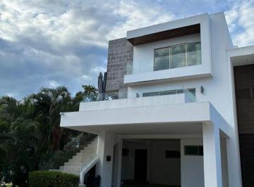 Casa de 4 habitaciones, Benito Juárez · Casa en Venta en Residencial, Cancún | 4 Recámaras | Alberca | Esquina