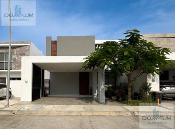 Casa · 221m² · 3 Recámaras · 2 Estacionamientos · En Venta Casa en Lomas del Dorado con Recamara en Planta Baja y Estudio