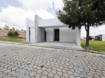 1 · Casa en Venta en Lomas de Angelópolis, Ocoyucan: Moderna y Accesible en Comunidad Privada