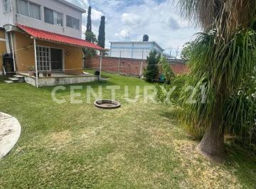 Casa · 137m² · 2 Recámaras · 4 Estacionamientos · Hermosa Casa con Jardín Plano