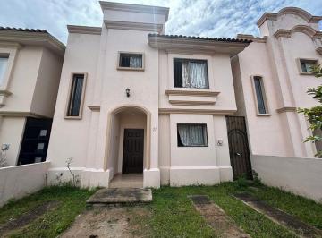 0ff5f568f8f20b34764b3faeca4afbda21cfd307242ba9c479994c92a9f18bd3 · Villa California 3 Habitaciones 2 Niveles