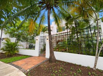 Casa · 412m² · 4 Recámaras · 3 Estacionamientos · Casa en Venta en Residencial Campestre Cancún | 1,200 m² de Terreno y Alberca
