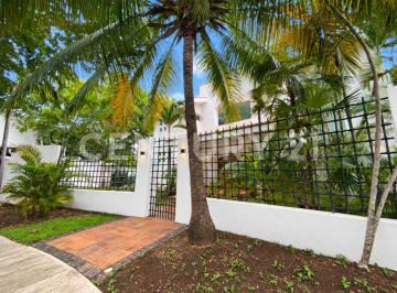 Casa · 412m² · 4 Recámaras · 3 Estacionamientos · Casa en Venta en Residencial Campestre Cancún | 1,200 m² de Terreno y Alberca