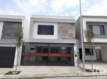 Casa · 160m² · 3 Recámaras · 2 Estacionamientos · Casa Amueblada en Renta, Varenna Residencial