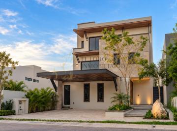 Casa en condominio de 4 habitaciones, Benito Juárez · Casa en Venta en Vía Cumbres Cancún | 4 Recámaras, Alberca y Bar