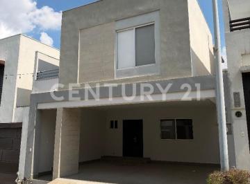 Casa · 214m² · 3 Recámaras · 2 Estacionamientos · Casa en Renta en Puerta de Hierro Privada Alborán, Monterrey, Nuevo León