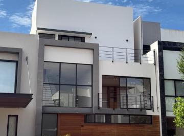 Casa · 271m² · 3 Recámaras · 2 Estacionamientos · Casa en Renta en Residencial Rio