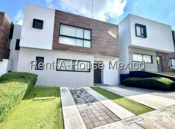 Casa en condominio de 4 habitaciones, El Marqués · Casa en Renta en Zibata Recámara en Planta Baja