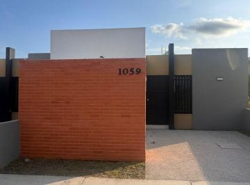 Casa de 2 habitaciones, Villa de Alvarez · Casa en Venta en Puerta de Rolón |2 Recamaras, 2 Baños | Frente Clinica 1 Imss, de Villa de Alvarez