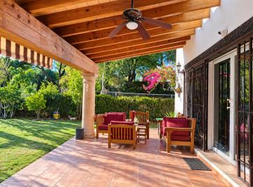 Casa de 4 habitaciones, Tequisquiapan · Casa en Venta en Tequisquiapan, Club de Golf, 515 m² y Vista Al Green