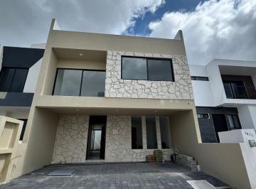 Casa en condominio · 275m² · 5 Recámaras · 3 Estacionamientos · Casa en Condominio en Fraccionamiento Nuevo Refugio
