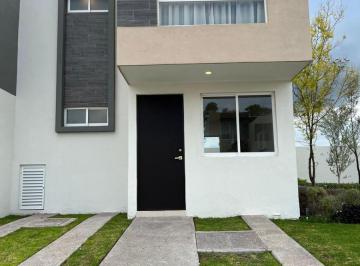 Casa de 3 habitaciones, Aguascalientes · Casa Moderna en Venta 3 Recámaras Jardín y Excelente Distribución
