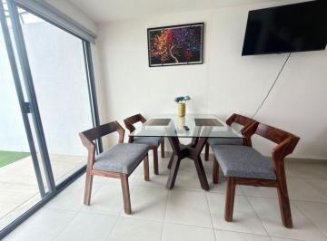 Casa de 2 habitaciones, León · Renta de Casa Amueblada en Viñedos 2 Salida Leon Silao