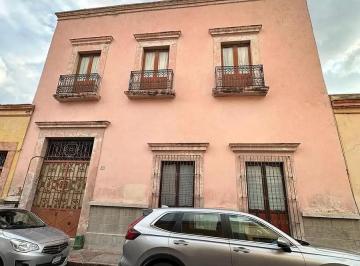 Casa · 680m² · 10 Recámaras · Casa en Centro