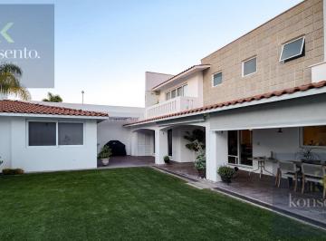 Casa · 351m² · 4 Recámaras · Casa en Juriquilla