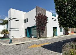 Casa · 215m² · 3 Recámaras · 1 Estacionamiento · Hermosa Casa Venta en Fraccionamiento Molino de Santo Domingo, Puebla