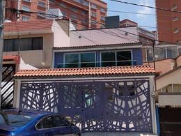 Casa · 260m² · 3 Recámaras · 2 Estacionamientos · Hermosa Casa en Jardines de Bellavista, Tlalnepantla, Estado de México