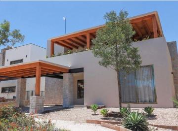 Casa en condominio · 350m² · 3 Recámaras · 2 Estacionamientos · Casa Sahai en Venta Amueblada - San Miguel de Allende