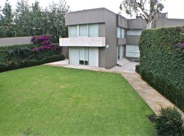 Casa en condominio · 555m² · 4 Recámaras · 10 Estacionamientos · Casa en Herradura en Cerrada con Gran Jardín
