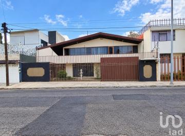 Casa · 410m² · 4 Recámaras · 3 Estacionamientos · Casa en Prados Agua Azul, Puebla, Pue. México