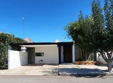 Casa de 3 habitaciones, Conkal · Casa de un Piso con 3 Recámaras, 3.5 Baños, Alberca Equipada con Mini Splits y Ventiladores