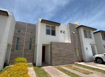 Casa en condominio · 3 Recámaras · 2 Estacionamientos · Casa en Renta en Residencial Alcázar