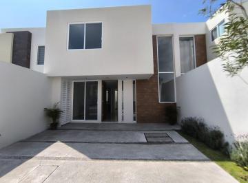 Casa · 3 Recámaras · 2 Estacionamientos · Kerarta Residencial en Renta