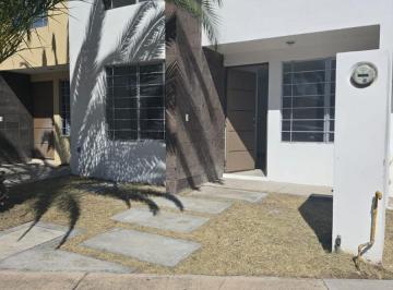Casa en condominio · 4 Recámaras · 1 Estacionamiento · Casa en Renta Amueblada en Bonaterra Residencial Coto Dos