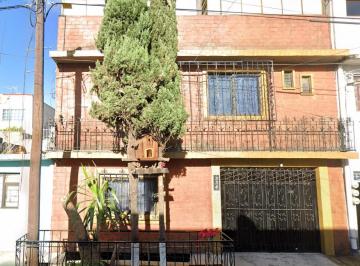 Casa de 4 habitaciones, Nezahualcóyotl · Casa en Venta en La Perla, Ciudad Nezahualcóyotl.