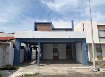 Casa · 153m² · 3 Recámaras · 2 Estacionamientos · Casa Amueblada en Renta | Lomas de La Rioja