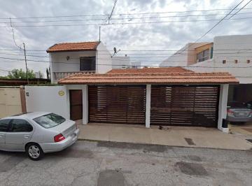 Casa de 5 habitaciones, Chihuahua · Venta de Casa en Colonia Quintas del Sol, Chihuahua.