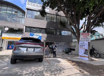 Local comercial · 160m² · 2 Estacionamientos · Local en Las Águilas en Renta