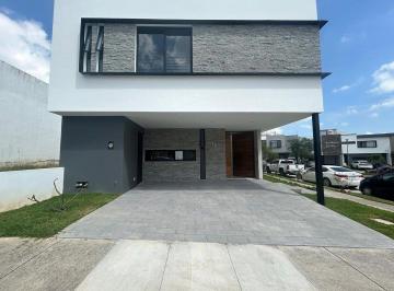 f6bf350f019927d56d4108a47e2d0c82be6d2322c7af10c82fef632f655948a5 · La Cima 3 Habitaciones 3 Niveles