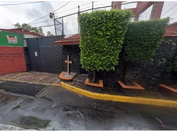 Casa de 5 habitaciones, Xochimilco · Casa en Remate en Fuentes de Tepepan Cerca del Club de Golf Mexico/tlalpan/cdmx