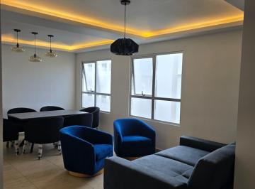Sala comedor, todo el apartamento con plafones · Panoramico en Zona Esmeralda